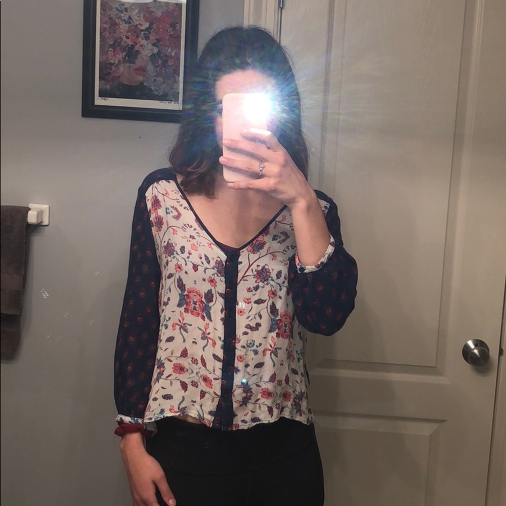 Long Sleeve Patterned Tee - Picture 2 of 5